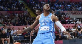 NBA转会风云：伦纳德或加盟雄鹿，快船瞄准库明加，新赛季策略调整竞争升级