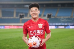 中超争冠大战：成都蓉城、上海申花与天津海港谁主沉浮？