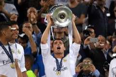 皇马新战术布局：阿隆索回归后的三后卫体系与中场双核革新